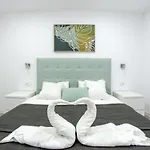 Feriehus Amazing Spacious 1 Bedroom Flat With Ocean View, 311, Ponderosa *