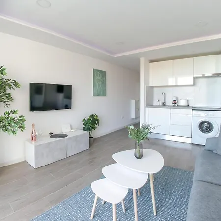 Amazing Spacious 1 Bedroom Flat With Ocean View, 311, Ponderosa *