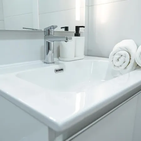 Amazing Spacious 1 Bedroom Flat With Ocean View, 311, Ponderosa *